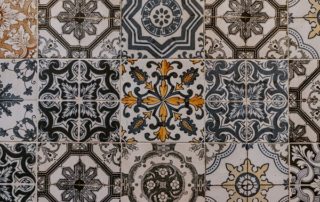 Backsplash made with ornate tiles